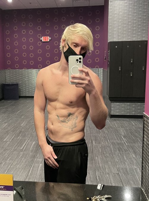 Nice pump at the gym today 💪🏼 https://t.co/npCJMiOG9a