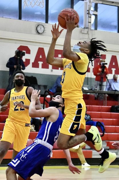 KyleJAndrews_'s tweet photo. St. Frances is just one step away from finishing the COVID-shortened season with an undefeated record. The 15-0 Panthers defeated Mount Carmel 68-49 on Wednesday by way of @JahnathanLamot1’s 19, @khyriestaten’s 17 and @derikqueen1’s 16.

READ: https://t.co/Rh6HNdoxAZ https://t.co/2o3iKgmgEw