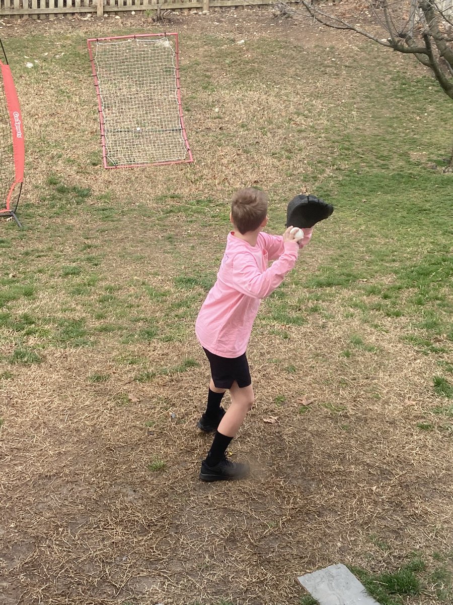 jmorgan1313's tweet image. Its #SpringBreak but Gavin is still putting in the work. He was outside with the throwback net at 8:30am today. Then we got in some bullpen and infield work this evening before a hitting lesson with #SteveHacker. Season starts on Tuesday! @Rawlings_Tigers #GoTigers