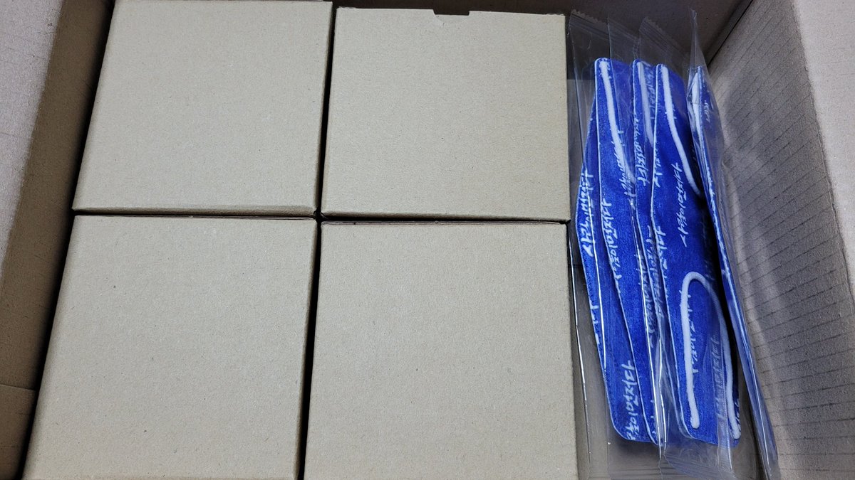 '형들 이거 보여?
실물 믿겨져? 
이거 실화야 형님들?

광주 오형이 보내준건데
이 굿즈 참 신박하지 않아?'

(bj버젼 멘트 ㅋㅋㅋㅋㅋ)

전 도안만 거들었을뿐인데
이래 왕창 보내주셨네요

#이낙연 #여니 #인연 #더나은세상 #얼음장밑에서도강물은흐른다 #여니굿즈 #머그컵 #차기대통령이낙연