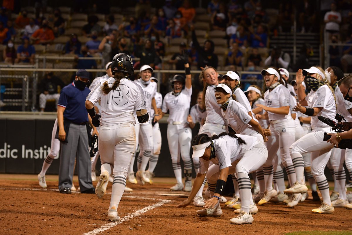 UCF_Softball's tweet photo. If this doesn’t give you goosebumps, check your pulse. #ChargeOn https://t.co/DY3GDrhyQf