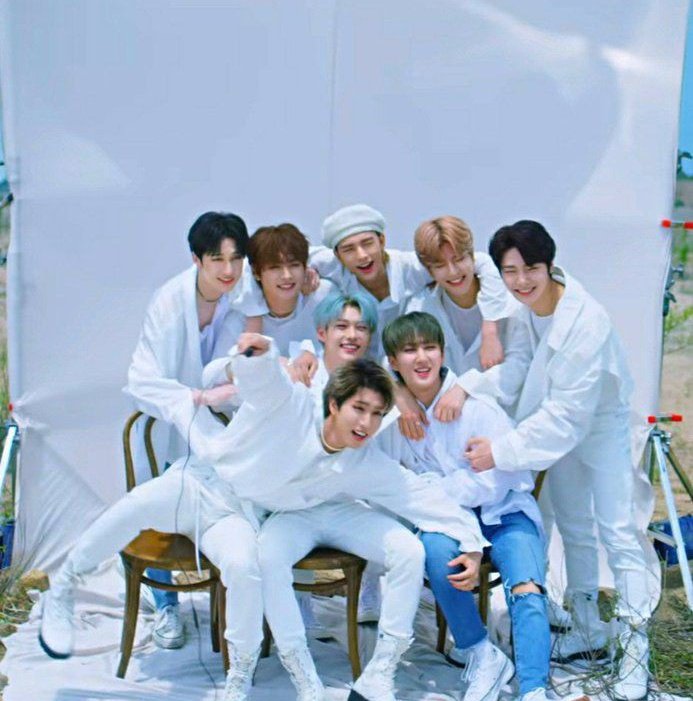 tiniyinabiti's tweet photo. Happy 3rd anniversary anak ganteng ! Stray Kids, you make me stay💙
#StrayKids3rdAnniversary
#STAYingWithYou #LoveStrayKids
#스키즈와_스테이의_3번째봄
@Stray_Kids https://t.co/QA2KqOhE8W