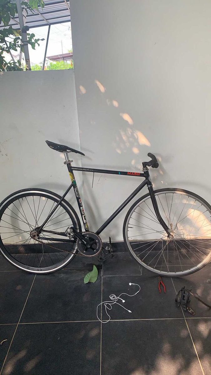 Dijual Fixed Gear Custom semi pursuit geometri jual BU 1jt nego ,spek wa aja. lokasi Kota Bogor.
minat wa langsung : 081319101574
#fnfjb #fixie #pursuit