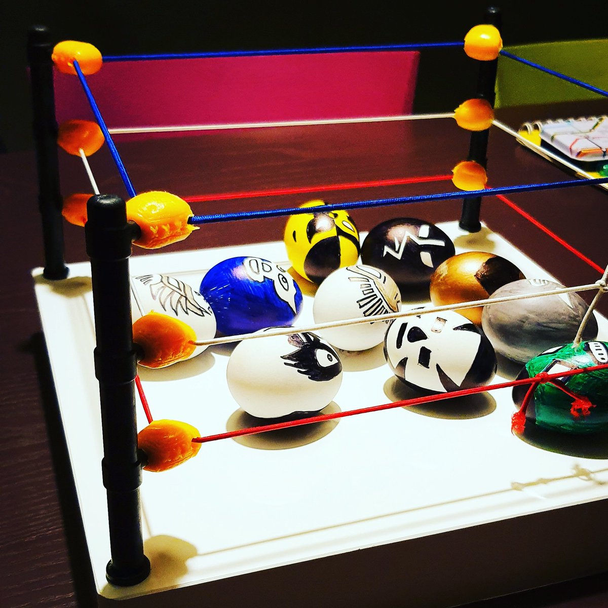 Se van a dar hasta con la yema de los buebos, sigan a <a href="/TapCucu/">Pipí Cucú Tap Room</a> y <a href="/saquematemx/">Cerveza Saque Mate</a>  para participar en nuestra lucha contra la "buebonería"
