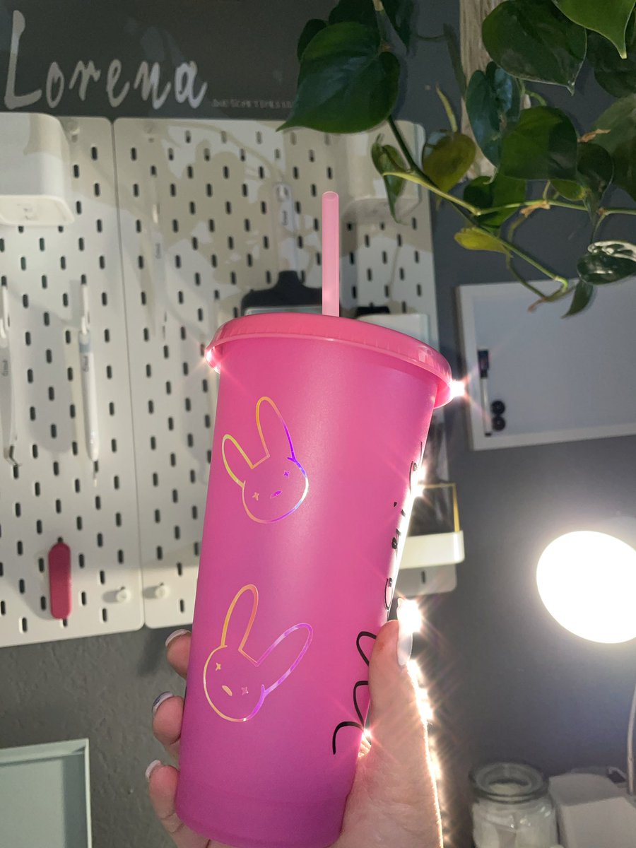 giiraasol's tweet photo. So I recently started an Etsy shop and my manager promoted my shop and was my first customer 🥺❤️ https://t.co/HGDpagTBn3