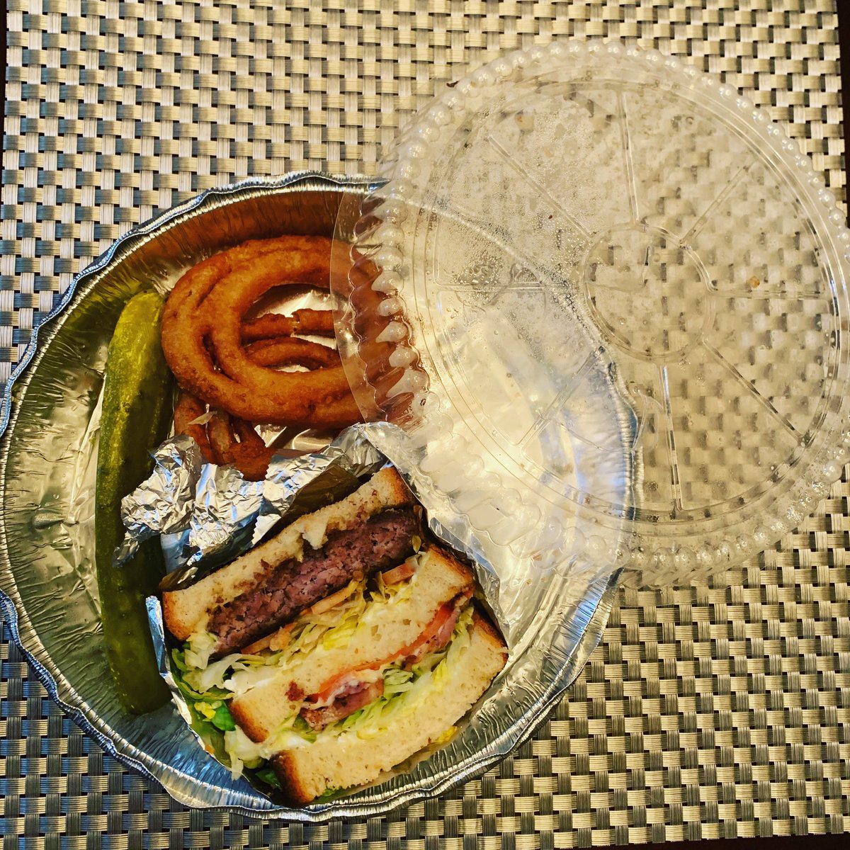 randomnoiz's tweet image. Great takeout from Legends Pizzeria! Support the Great American Takeout! #TheGreatAmericanTakeout  #Tysonis4Takeout