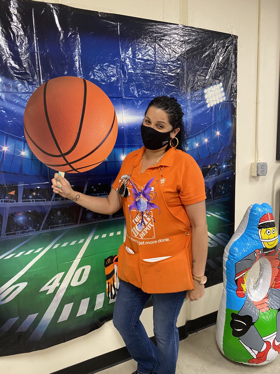 Samantha_6376's tweet photo. #hd6376 Touchdown🏈 Goal⚽️ Homerun⚾️Score 🏀~We’re ready to celebrate our success!!! 🤑 #successsharing #sports @steven_magloire @KarissaKelly18 @0221_Tony https://t.co/Z0XHajXn8Z