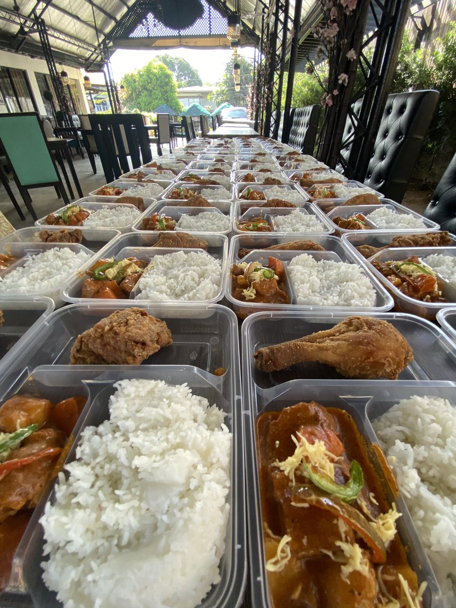 maeeedizon's tweet photo. Free Chicken and Pork Kaldereta!! ❤️
#MCGIFeedingProgram #MCGICares https://t.co/l6cnpso7jf