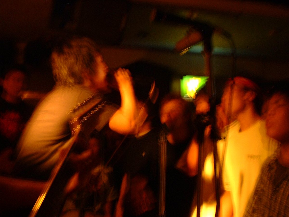 nemagakki's tweet photo. THE SKULL CHESS(ザ スカルチェス)
2002年 高校2年生
東里明斗 Vocal
難波良 Guitar
徳山長嗣 Bass
長浜元典 Drums
宮良孔明 Guitar
牧志信克 Bass

酸欠ナイト弍(アトリエ游) 2002.03.03
ArtyCrew3(キャデック) 2002.03.10 https://t.co/1jZLqBZ3Ml