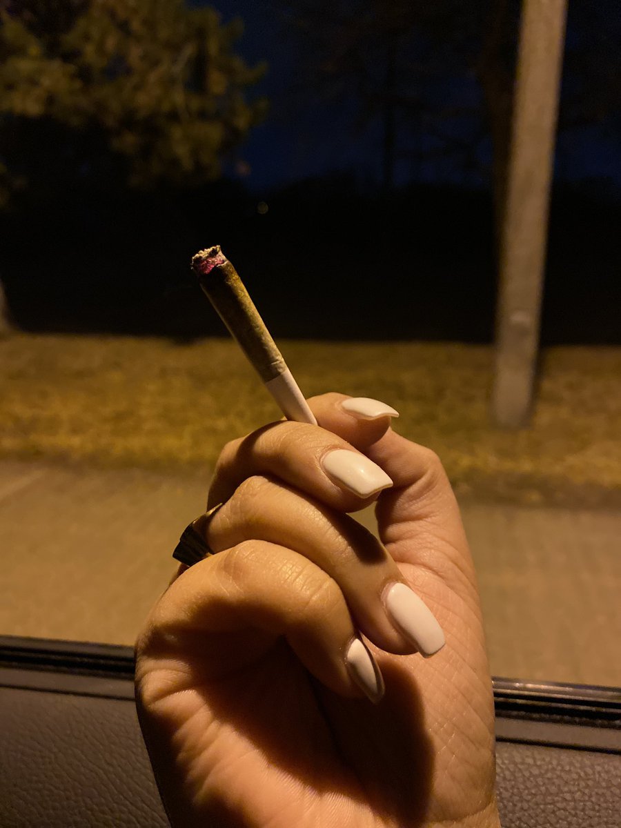 bdowhatitdoes's tweet photo. Gotta relax myself once in a blue moon #nailpromo https://t.co/Q2nMS2yrt2