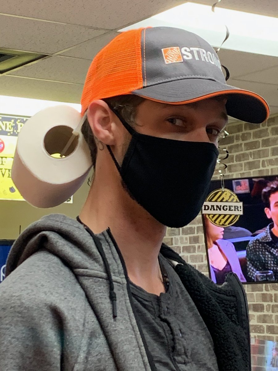 MeridianHD1804's tweet photo. Essential worker in the front, essential paper in the back! #successsharing2021 @HDdistrict143 @DianaQuanstrom https://t.co/G6C22t5SUA