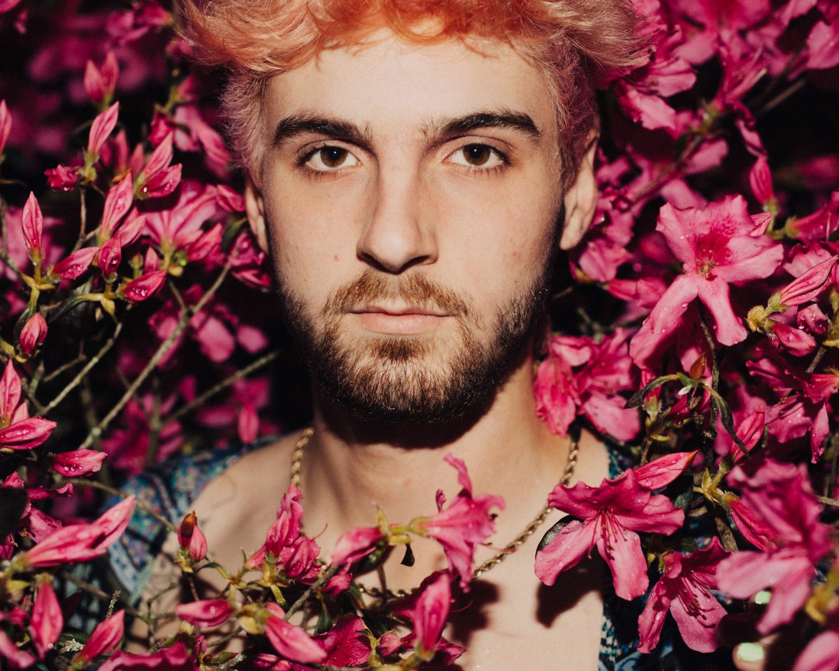 xlosersweepers's tweet photo. matt was feeling #promiscuous last night 🥰🌺 https://t.co/hry8qX9bc3