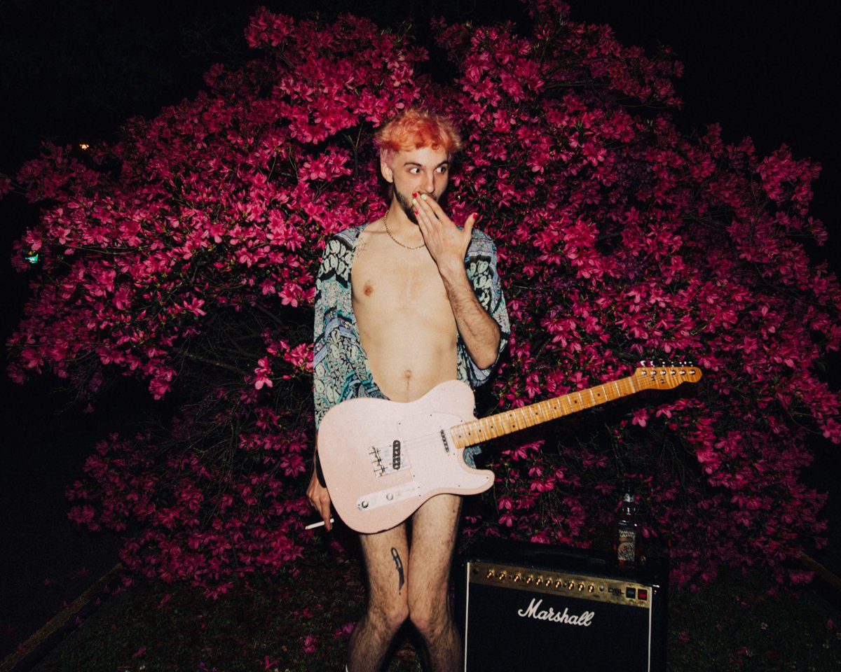 xlosersweepers's tweet photo. matt was feeling #promiscuous last night 🥰🌺 https://t.co/hry8qX9bc3
