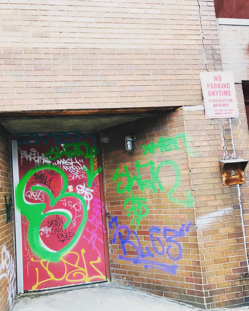 RosannaWright's tweet photo. 'Spring On Sugar Hill NYC' - RoseJW 🌹💚💫
Soul's Message: "Joyful Moments."
#ireciprocate #life #happy #liberal #springtime #sugarhill #moments #2Pac #internationalwomensmonth #upperwestside #nyc #truesouls #staysafe #boots #bang #subwaysystem #unique #rose #creative #natural https://t.co/ZjCwbEU0Jf