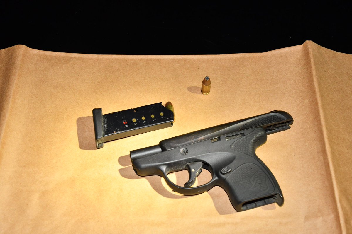 MiamiBeachPD's tweet photo. ARRESTED: 23-year-old Randall Dijon Lee was arrested Tuesday morning after threatening a valet attendant with a firearm. Dijon Lee refused to pay for valet services and instead displayed the firearm to get his keys. He was quickly located and arrested. #MBPDprotecting https://t.co/KtoFH1Zewz