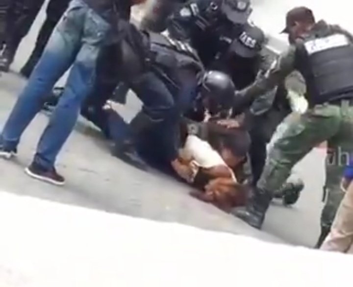 saulmorales1's tweet photo. El FAES:

Contra el Coqui // Contra una mujer. https://t.co/rZZmm3PfKf