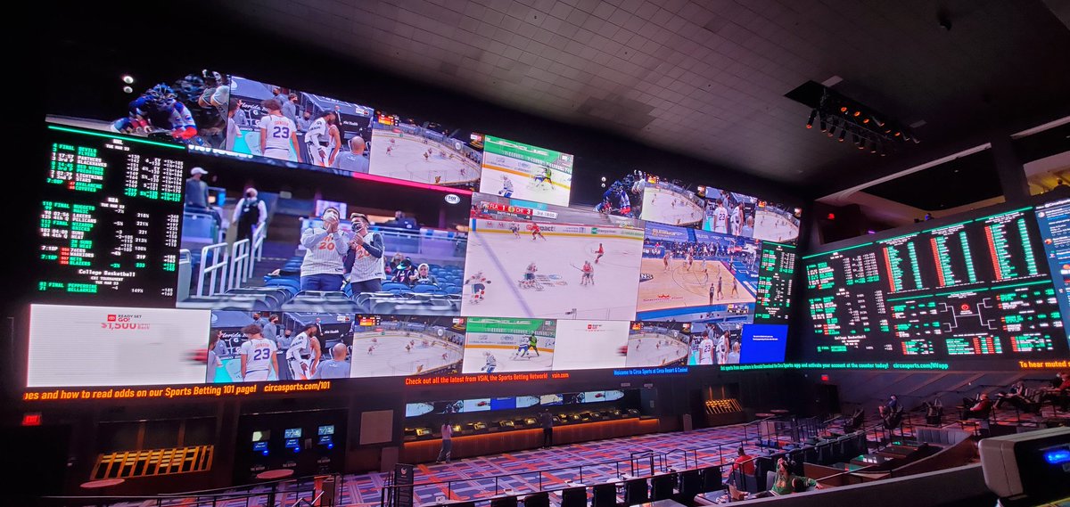 S1320pr's tweet photo. In Vegas for the #SpringFlingMillion, decided to stay at @CircaLasVegas to try something new and it's closer to @LVMSStrip. If your a sports person this is the place to be eating a burger as you look over @CircaSports. The pool area is sweet looking from the room! #backtothetrack https://t.co/bZbPN45WCj