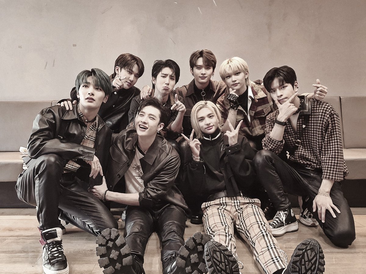yeeeknow's tweet photo. let's be together until 1000 years later ♾ @Stray_Kids 

#StrayKids3rdAnniversary
#STAYingWithYou #LoveStrayKids
 #스키즈와_스테이의_3번째봄 https://t.co/Flajp2L9Kk