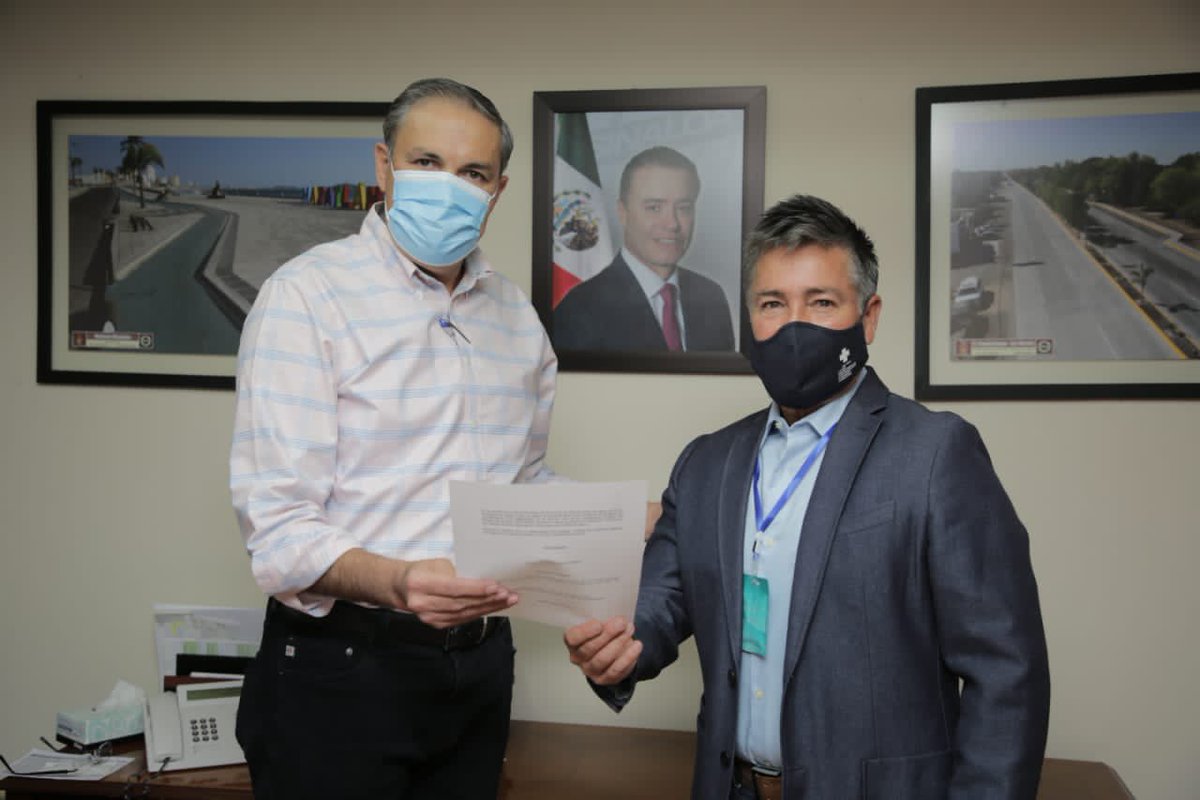 salvadorreynosa's tweet photo. Hoy tome la responsabilidad de Desarrollo Urbano Tres Ríos como Director General nombramiento por el Gobernador @QuirinoOC a través del Secretario de OP Osvaldo López , ratificando mi entrega al servicio de los Sinaloenses #PuroSinaloa https://t.co/oMwyD9TYMK