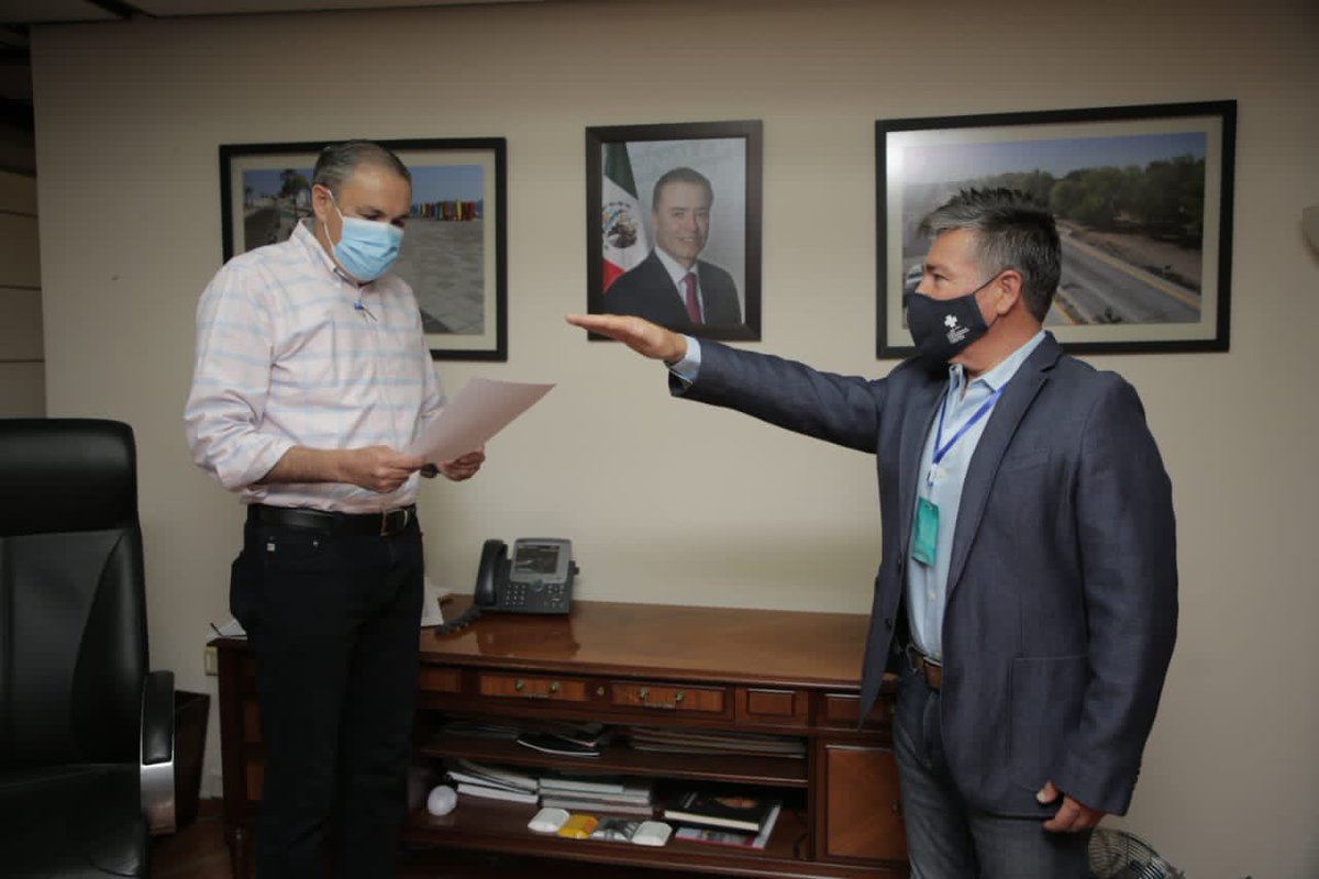 salvadorreynosa's tweet photo. Hoy tome la responsabilidad de Desarrollo Urbano Tres Ríos como Director General nombramiento por el Gobernador @QuirinoOC a través del Secretario de OP Osvaldo López , ratificando mi entrega al servicio de los Sinaloenses #PuroSinaloa https://t.co/oMwyD9TYMK