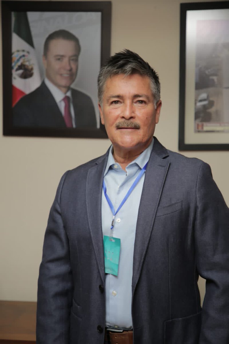 salvadorreynosa's tweet photo. Hoy tome la responsabilidad de Desarrollo Urbano Tres Ríos como Director General nombramiento por el Gobernador @QuirinoOC a través del Secretario de OP Osvaldo López , ratificando mi entrega al servicio de los Sinaloenses #PuroSinaloa https://t.co/oMwyD9TYMK
