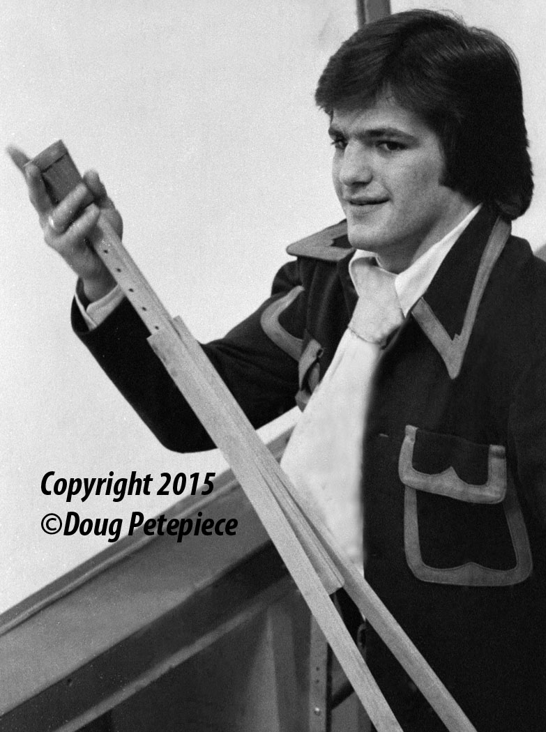 TheUnrealDougP's tweet photo. #CornwallRoyals One of the few times I remember Royals star Danny Geoffrion (right) being injured_photographed standing outside team dressing room at #CornwallCivicComplex. Trainer Ray Moquin is also in the shot. As most nights in the 1970's the stands were packed https://t.co/hQGIs6sR3q