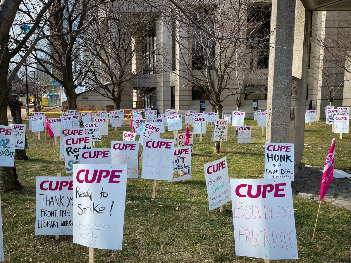 cupe3902's tweet photo. Our Sign Forest, made by members to tell @uoft that they are ready to strike! #uoft #boundless #oncol #cupe https://t.co/n7p71MgVe0