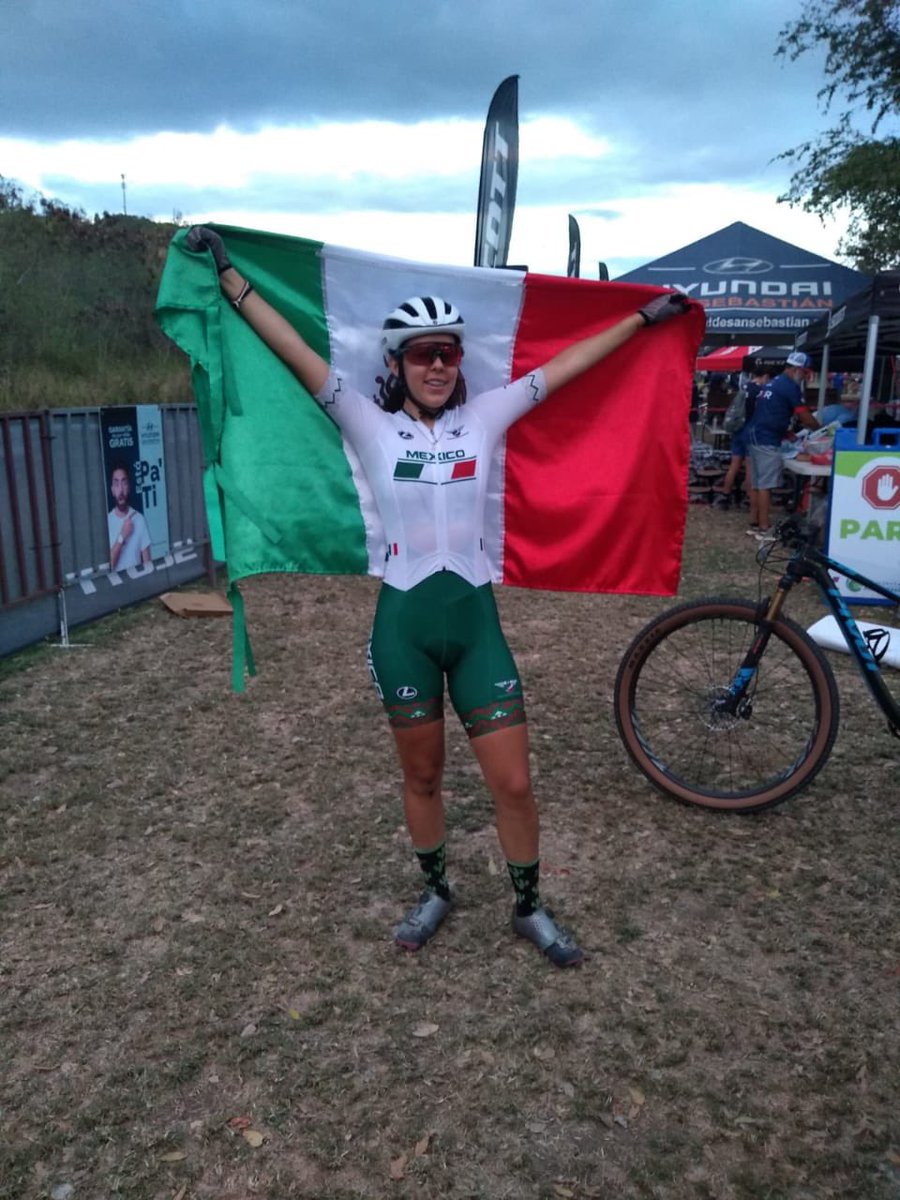 La seleccionada Fátima Hijar Marín, consigue medalla de plata 🥈 en el inicio de las actividades del #PanamericanoMTB2021 que se corre en Puerto Rico 🇵🇷 #Eliminator 

Felicidades 👏