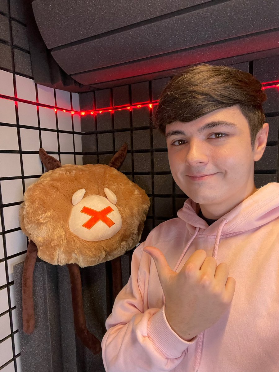 airzach's tweet photo. I have new booth buddy

name suggestions pls https://t.co/ks0DO1nHuw
