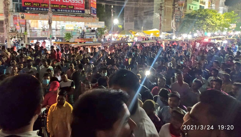 yuvahallabol's tweet photo. क्या दिल्ली नोएडा में बैठी मीडिया को पता भी है कि कल शाम इलाहाबाद में छात्र युवाओं की कैसी महापंचायत हुई है?

और जिनको पता है उनमें से कितने मीडिया वाले इन तस्वीरों को दर्शकों तक पहुंचाएंगे?

अगर मीडिया ये काम नही करती तो आपकी हमारी जिम्मेदारी है हक़ की आवाज़ हर घर तक पहुँचा दें! https://t.co/EPtiTrq9vJ