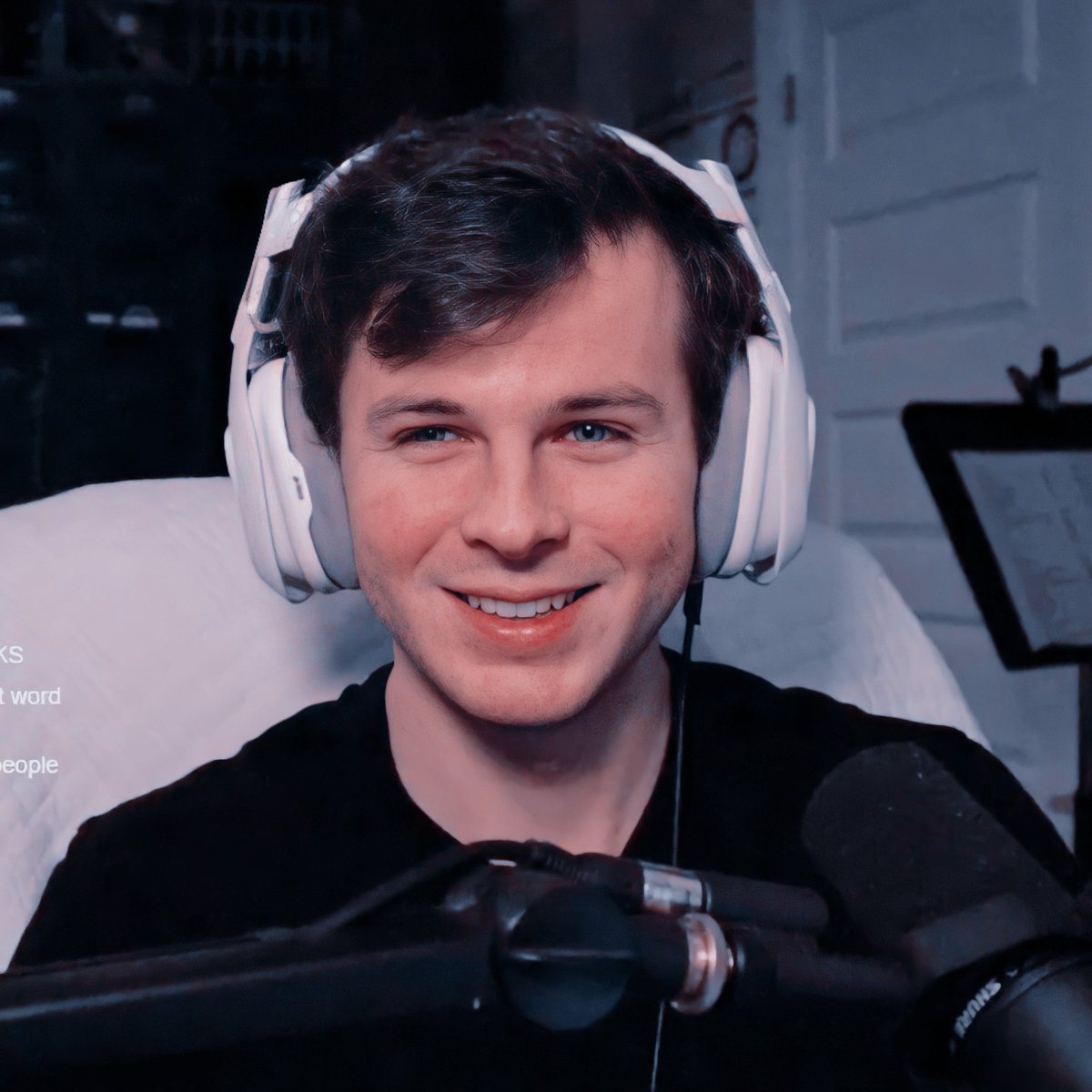 angyhandler's tweet image. — [@chandlerriggs];
              You are my yellow; 💛✨