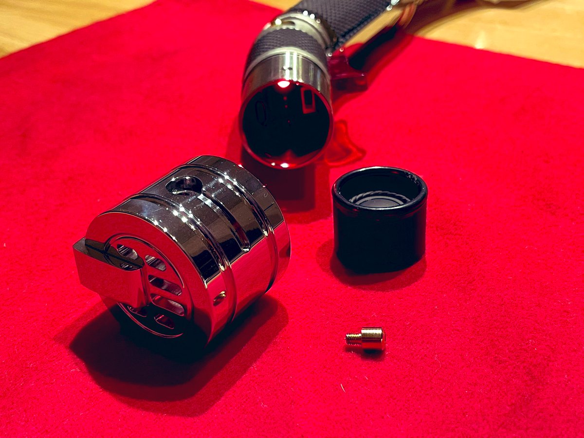 number_distance's tweet photo. ■仕様
Hilt：89(korbanth) dooku
Sound board：CFX MK2
LED：NeoPixel RGB(NPXL)
battery：18650 3.7v 3120mAh
speaker：22mm 4ohm3w https://t.co/3ssRDxAmsH