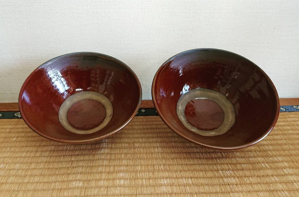 紅屋 Twitterissa 小鹿田焼 坂本浩二窯様の7寸丼 一方に窯の中の火を想像させる野趣あふれる丼になっています 綺麗に焼けた優等生も 火の加減で雰囲気の変わった野趣あふれた作品も一期一会なのが焼き物の面白いところかもしれません 小鹿田焼 坂本浩二窯 7 紅屋 Twitterissa 小鹿田焼 坂本浩二窯様の7寸丼 一方に窯の中の火を想像させる野趣あふれる丼になっています 綺麗に焼けた優等生も 火の加減で雰囲気の変わった野趣あふれた作品も一期一会なのが焼き物の面白いところかもしれません 小鹿田焼 坂本浩二窯 7