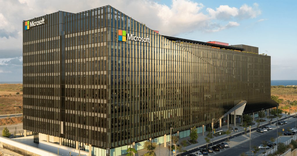 LocatingPros's tweet image. With the recent talks about #Microsoft acquiring #Discord,

We want to highlight some of Microsoft's beautiful and efficient campuses across the globe. As a tech giant, they have the funds to create some amazing offices that house some of the top minds in the world.