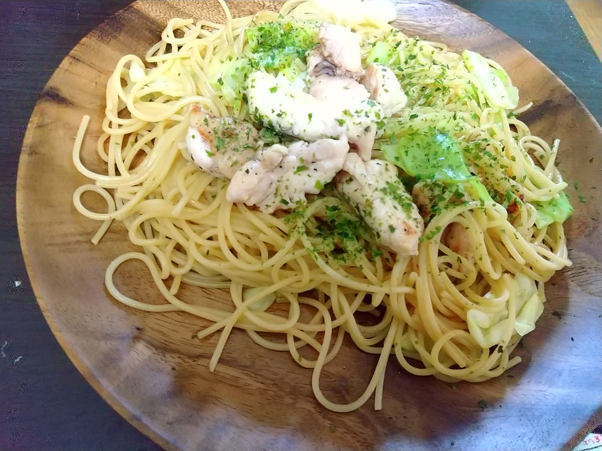 介護以外で食べていけないか 模索の日々の福岡のh Bu 今日の昼食は鶏むね肉とキャベツの和風パスタです 仕上げにパセリではなく青のりをかけたのがポイントです