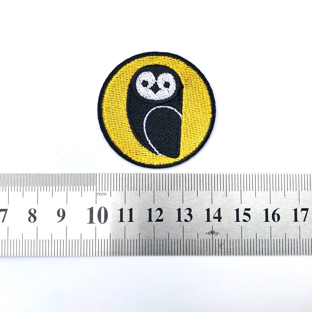 owl2323's tweet photo. 【新商品のお知らせ】（また）刺繍ワッペンを作りました。サイズは41ミリ、アイロンで接着することができます。併せてディレイラーワッペンを10%引きで販売させていただきますのでご一緒にいかがでしょうか。よろしくおねがいします☺️ #owlwallet #myog #刺繍ワッペン https://t.co/Y0dfgZ0cVY