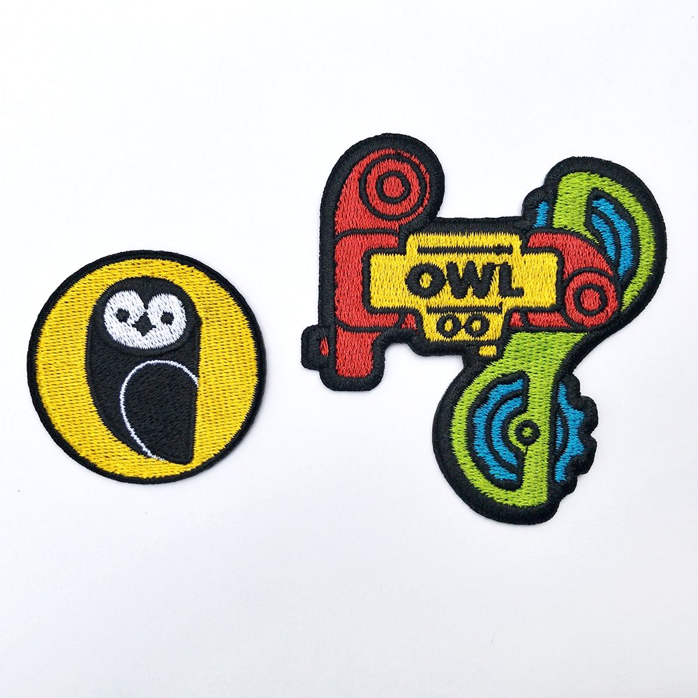 owl2323's tweet photo. 【新商品のお知らせ】（また）刺繍ワッペンを作りました。サイズは41ミリ、アイロンで接着することができます。併せてディレイラーワッペンを10%引きで販売させていただきますのでご一緒にいかがでしょうか。よろしくおねがいします☺️ #owlwallet #myog #刺繍ワッペン https://t.co/Y0dfgZ0cVY
