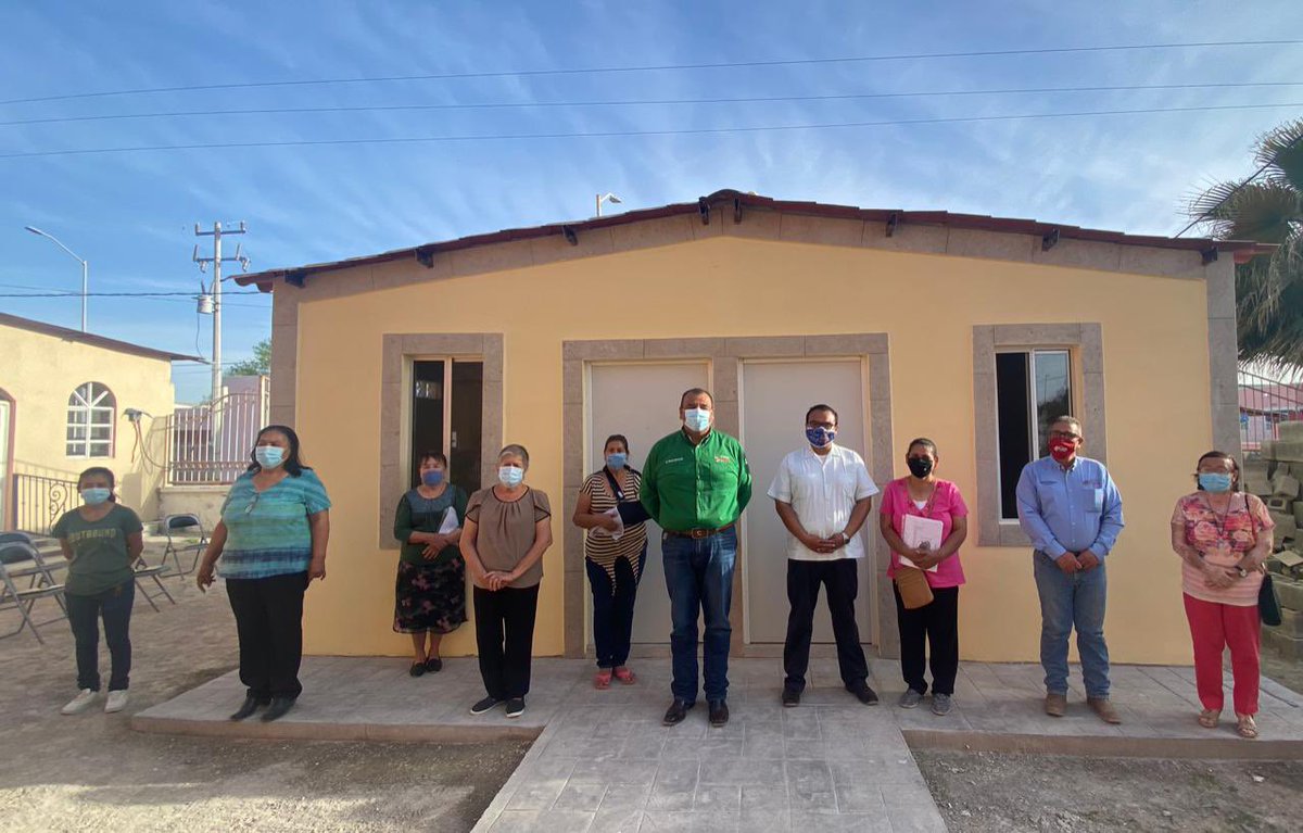 licoquintanilla's tweet photo. ¡Concluimos un día muy productivo y cumpliendo compromisos!
Entregamos a la congregación de la Iglesia San José de la #VillaDeProgreso dos salones anexos.
¡Vamos a regresar con aires acondicionados! Trabajando con todo el corazón, seguimos dando buenos resultados.
#NoParamos https://t.co/tolfJlI6Xz