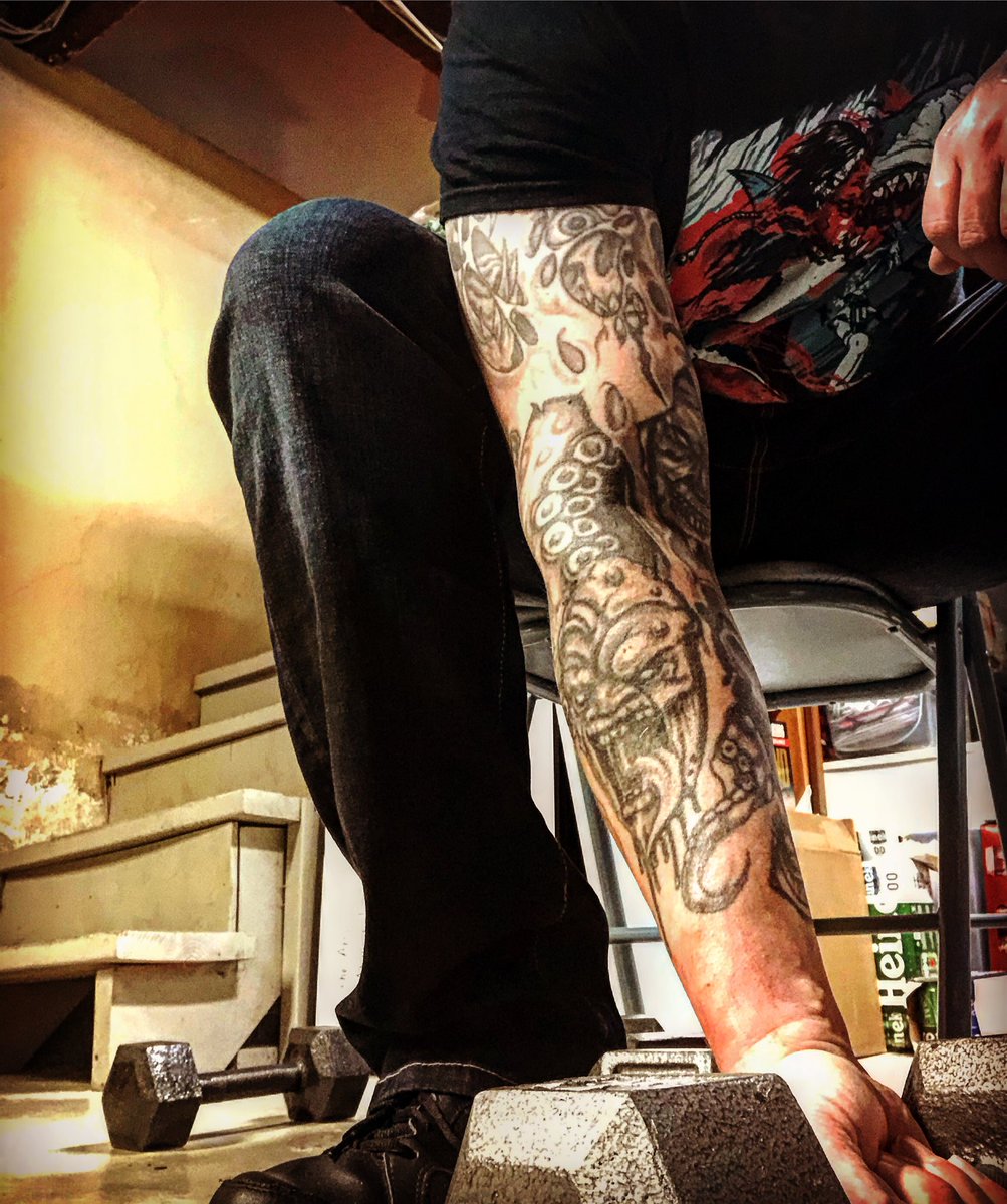jcwhorrorwriter's tweet photo. Haven’t done one of those in awhile. #amlifting #author #cosmichorror #repcount #wordcount #metal #positivehardcore https://t.co/UQi8zuymFq
