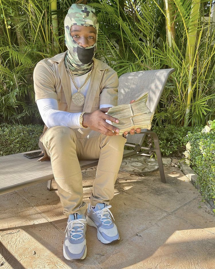 itshotboii438's tweet photo. LIL RELATIONSHIP FUCKER UPPER 🤣💔 https://t.co/jYAtJvR0eo