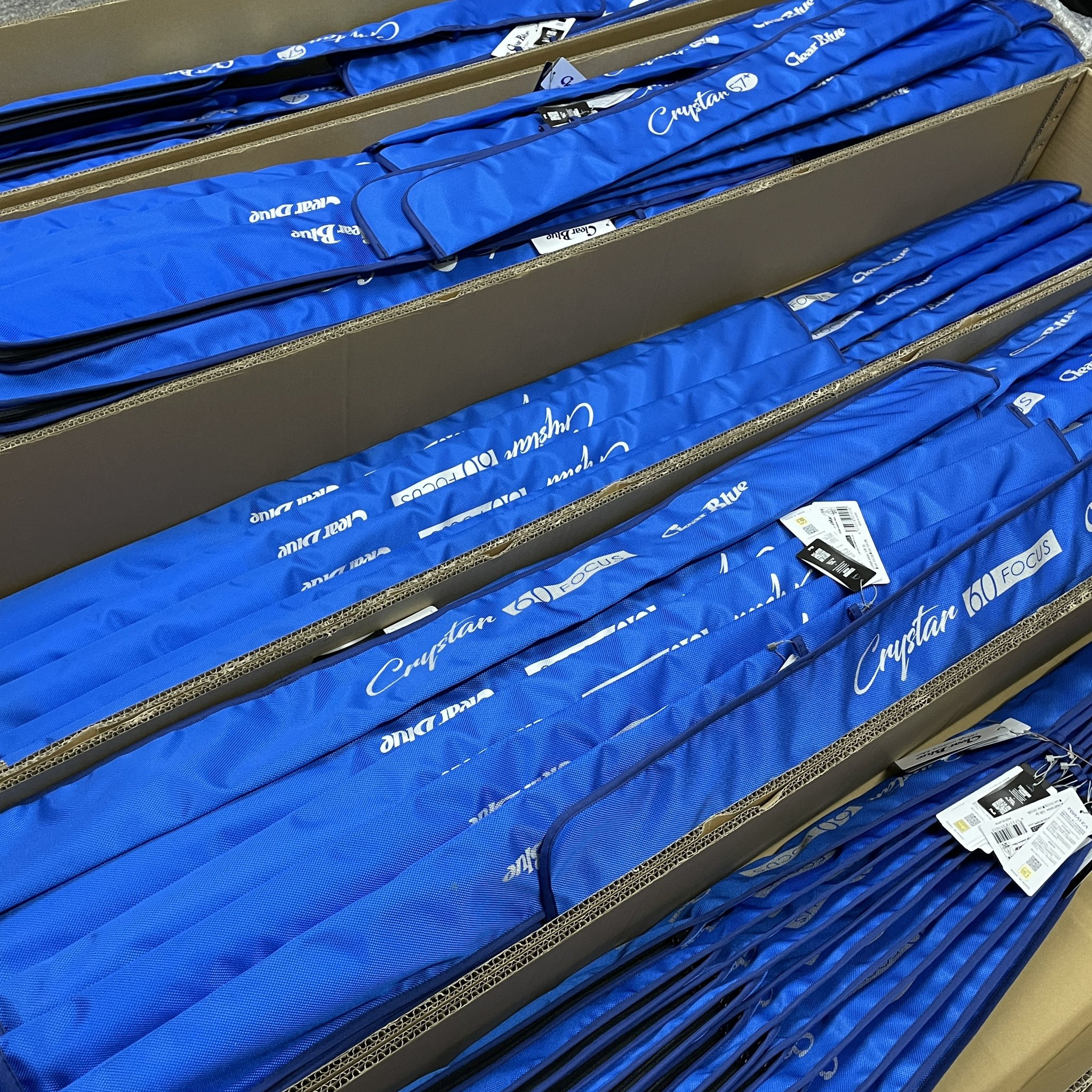 Toshi アジング クリアブルー 青一色 Crystar57plus Crystar60focus 入荷 部屋が青一色 近日中にお届け出来るかと思います 今しばらくお待ちください オリムピック T1100g M40x Nanoalloy Fishingrod アジング クリアブルー