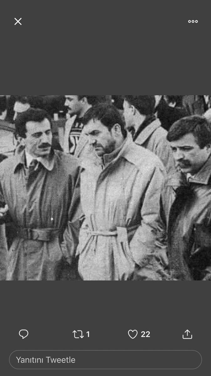Muhsin başkanı rahmetle anıyorum.Fotoğraftaki ağabeyim Ozan Arif’e de rahmet dilerken,Suat abimi selamlıyorum <a href="/SuatBaaran3/">Suat Başaran</a>
