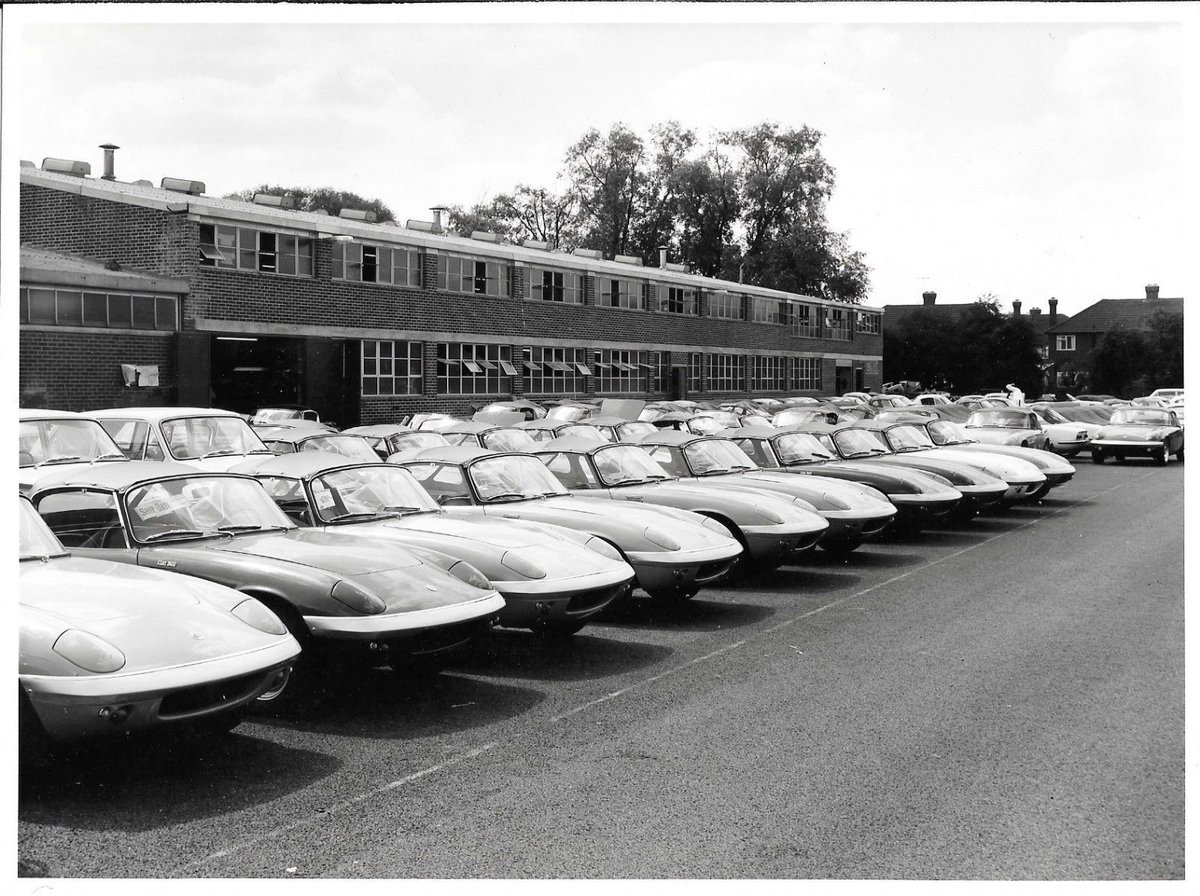 ClubLotusFrance's tweet photo. De belles Lotus Elan et Elan +2 durant leurs phase d'assemblage à Lotus Factory à Cheshunt et à Hethel durant les années 1960 #Lotus #Elan #Cheshunt #Hethel #LotusFactory @lotuscars @ClubLotusFrance https://t.co/kadZwBpFO4