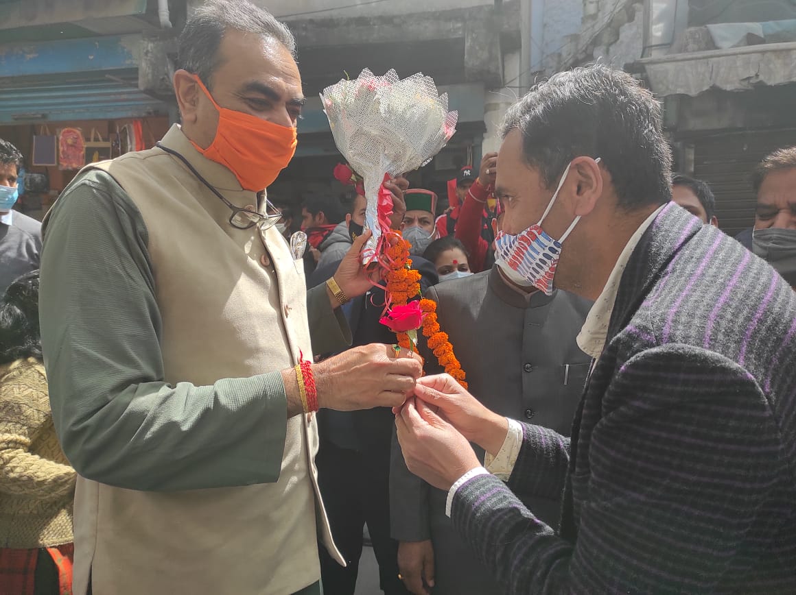 raja4bjp's tweet photo. सोलन आगमन पर भाजपा प्रदेश सह प्रभारी आदरणीय श्री @SanjayTandonBJP  जी का कार्यकर्ताओ द्वारा भव्य स्वागत किया गया। https://t.co/aaS9zWXV4T