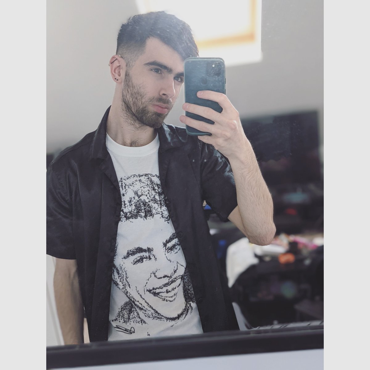 ScottieLewis97's tweet photo. La!π#selfie #la! #la #gay23 #GAY #lgbt #gayuk #gayotter #gaywales #gayguy #piercings #lgbt #workday #upandrepeat #brightandearly #nathanwyburnart #nathanwyburnstore #ollyalexander #itsasin https://t.co/lGlyY1VLhA