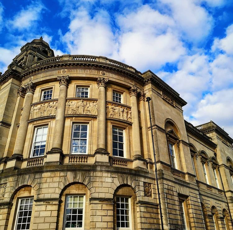 Quaintlyuk's tweet photo. π¬π§ Always remember to look up βοΈ The world is a beautiful place, don't you agree? π
π· @doctorplok
π Bath
#visitbritain #lovebritishlifestyle #quaintlyandco #quaintlyuk #bestofbritish #madeinbritain #beautifulbritain #explorebritain #scenicbritain #guildhallbath https://t.co/0bYX0CFCc4