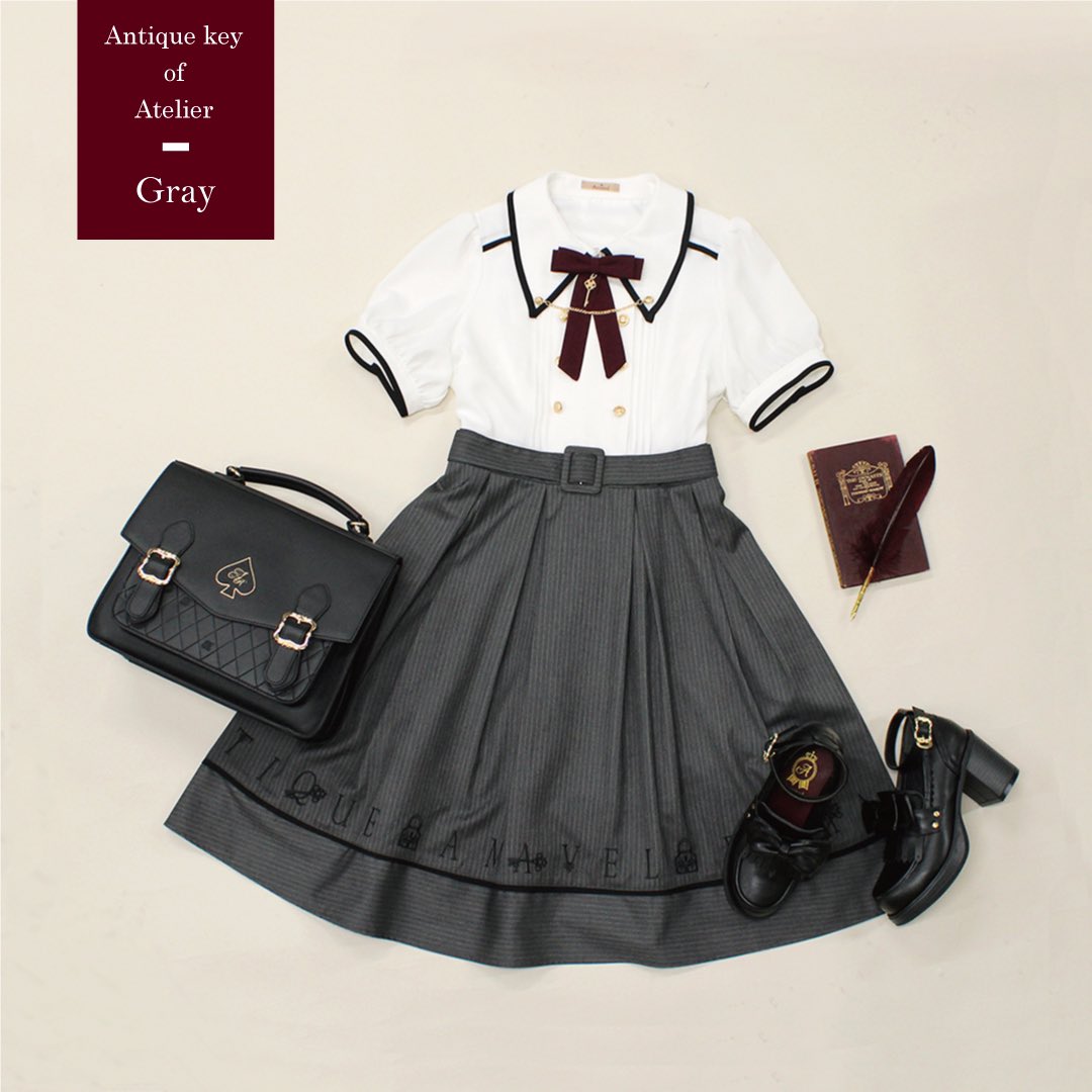 明日3/26(金)販売START💫 Antique key of Atelierワンピース