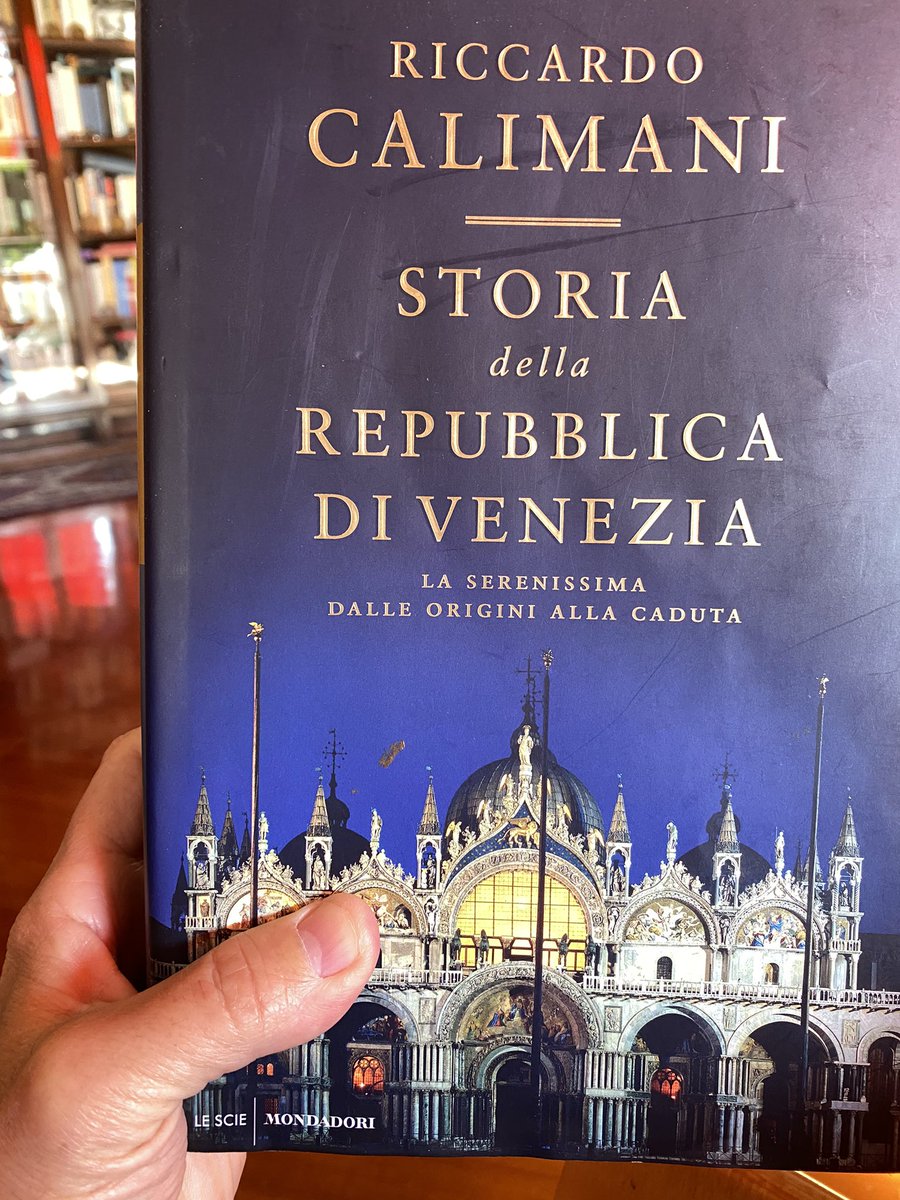 ivorossi's tweet photo. #Venezia oggi celebra i suoi 1600 anni di storia. Nell’opera di Riccardo #Calimani una indispensabile guida ricostruttiva per capire la Repubblica, le sue istituzioni, la sua parabola politica e la sua straordinaria produzione culturale, dalla fondazione alla caduta nel 1797. https://t.co/stHW5pr8L0