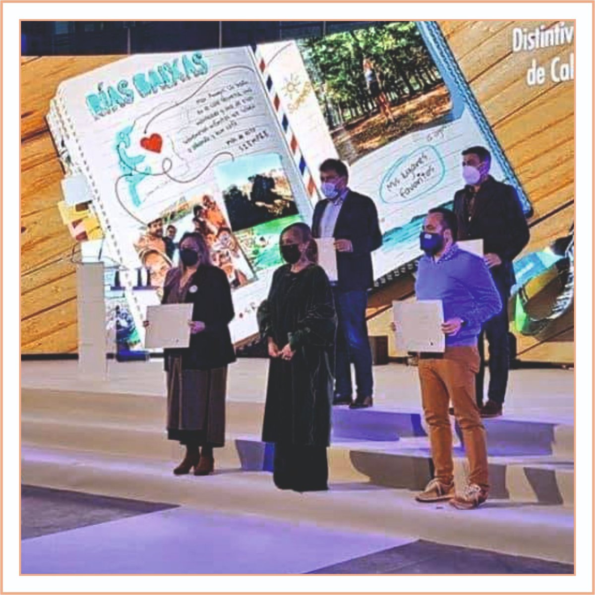 LoversPonte's tweet photo. Yoya, recibiu no Auditorio Mar de Vigo durante a Gala Provincial de Turismo o Distintivo Compromiso de Calidade Turística do Sistema Integral de Calidade Turística en Destinos (SICTED) outorgado ao Concello de Pontevedra.
#PonteLovers ❤! https://t.co/T4Z1ocnMla