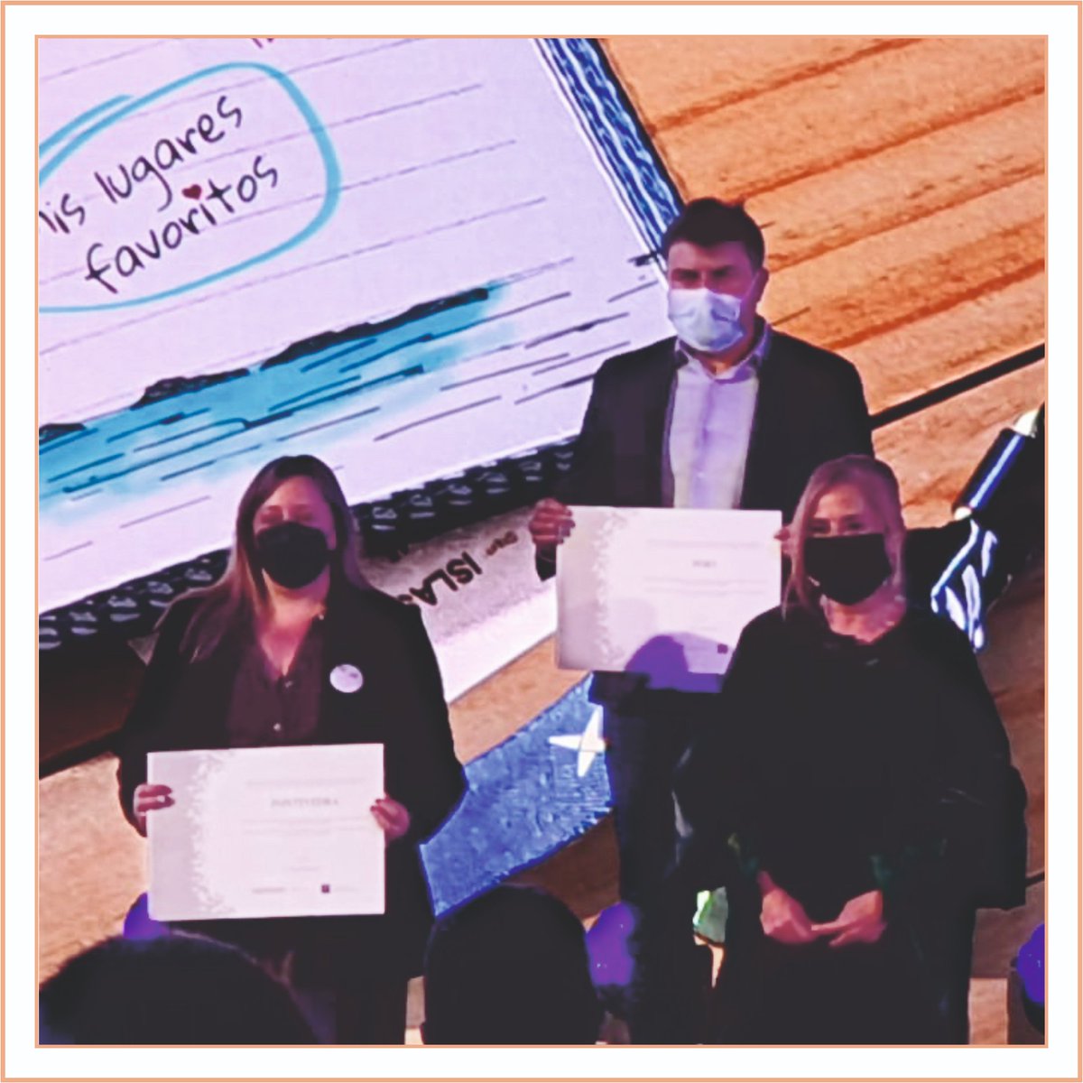 LoversPonte's tweet photo. Yoya, recibiu no Auditorio Mar de Vigo durante a Gala Provincial de Turismo o Distintivo Compromiso de Calidade Turística do Sistema Integral de Calidade Turística en Destinos (SICTED) outorgado ao Concello de Pontevedra.
#PonteLovers ❤! https://t.co/T4Z1ocnMla
